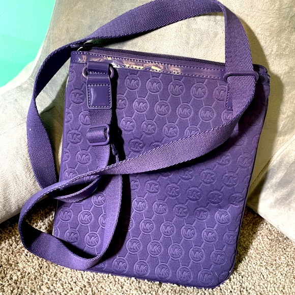 Michael Kors laptop/iPad Crossbody - Picture 1 of 3